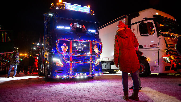 Auf dem Festplatz in Marktheidenfeld sammelten sich nach ihrer Tour durch den Landkreis die 120 geschmückten Trucks und sorgten bei vielen Kindern für große Augen.