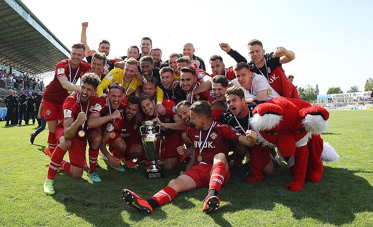 Dreimal konnten die Würzburger Kickers den Toto-Pokal bereits gewinnen, letztmals 2019 in Aschaffenburg. Das Bild zeigt das damalige Siegerteam.