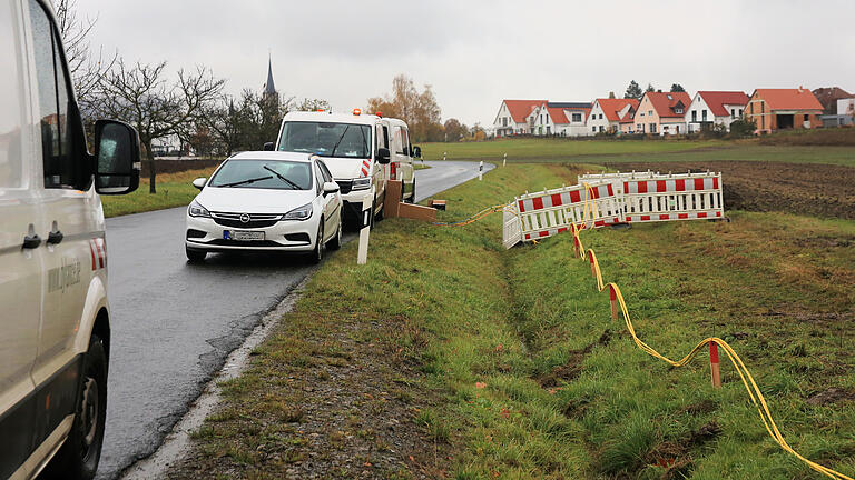 Im November 2021 wurden bei Bauarbeiten in Iphofen drei Glasfaserkabel der Telekom durchtrennt. Über Stunden fielen Festnetz und Internet im südlichen Landkreis Kitzingen komplett aus. Im November 2021 wurden bei Bauarbeiten in Iphofen drei Glasfaserkabel der Telekom durchtrennt. Über Stunden fielen Festnetz und Internet im südlichen Landkreis Kitzingen komplett aus.