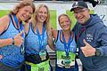 Die drei Lauffreundinnen Daniela Mültner, Tanja Dietrich und Manuela Greier mit BLSV-Präsidenten Jörg Ammon nach dem gemeinsamen Zieleinlauf.