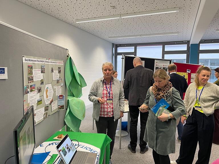 Schulen aus Unterfranken stellten ihre 'Good-Practice-Beispiele' vor wie hier das Gymnasium Erlenbach. Schulen aus Unterfranken stellten ihre 'Good-Practice-Beispiele' vor wie hier das Gymnasium Erlenbach.