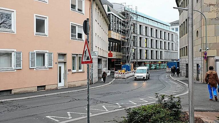 Die alten Häuser müssen einem Sparkassen-Neubau weichen.