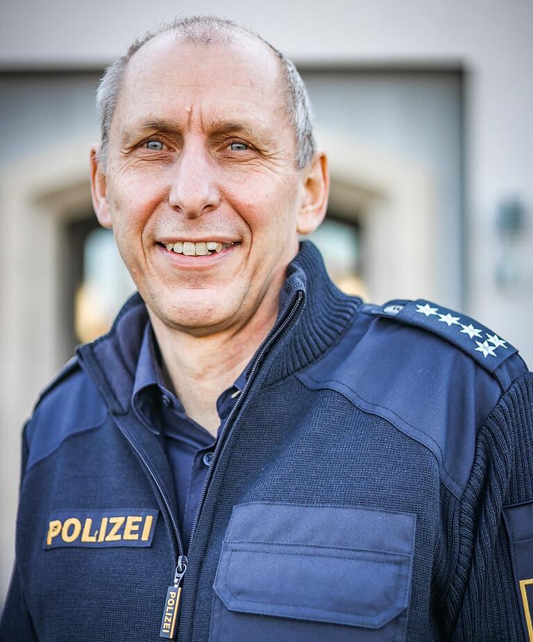 Kurt Etzel, 58, ist Leiter der Polizeiinspektion Haßfurt. Nach mehreren Einsätzen in anderen unterfränkischen Dienststellen kehrte er 2018 an die PI Haßfurt zurück.