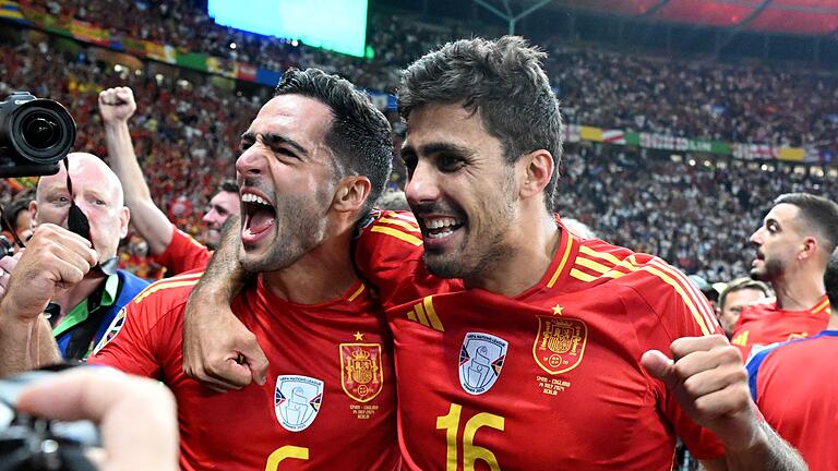 Euro 2024: Spanien - England - Spaniens Rodri (r) wurde von der UEFA zum Spieler des Turnier gewählt. Euro 2024: Spanien - England - Spaniens Rodri (r) wurde von der UEFA zum Spieler des Turnier gewählt.