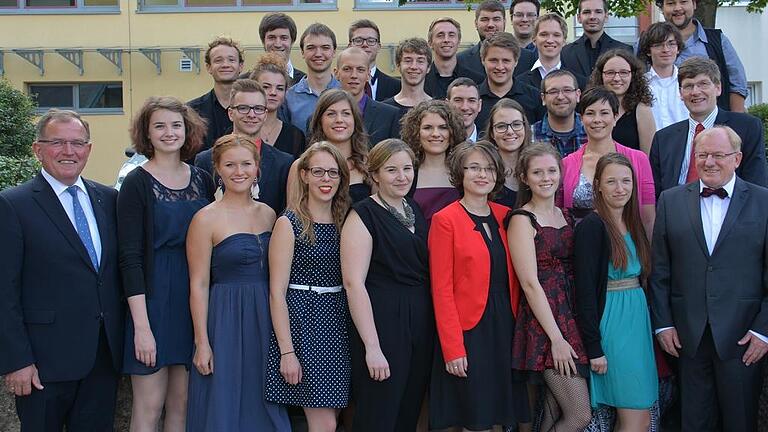 Alle Absolventen 2015 der Berufsfachschule für Musik. Alle Absolventen 2015 der Berufsfachschule für Musik.