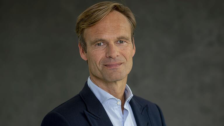 Wulf Schmiese (51) ist aktuell Redaktionsleiter des „heute-journals“. Zuvor war er beim ZDF-Hauptstadtstudio und moderierte das ZDF-Morgenmagazin. Wulf Schmiese (51) ist aktuell Redaktionsleiter des „heute-journals“. Zuvor war er beim ZDF-Hauptstadtstudio und moderierte das ZDF-Morgenmagazin.