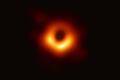 Dieses Bild ist der erste direkte visuelle Nachweis eines Schwarzen Lochs (undatiertes Handout, das am 10.April 2019 freigegeben wurde). Das Schwarze Loch befindet sich im Zentrum der riesigen Galaxie Messier 87.