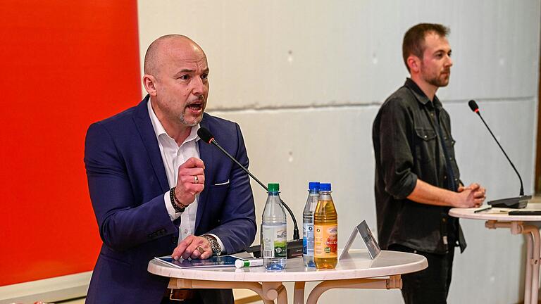 Der erfahrene Berufspolitiker Hoffmann argumentierte teils mit Nachdruck, Newcomer Weis ließ sich nicht aus der Ruhe bringen. Der erfahrene Berufspolitiker Hoffmann argumentierte teils mit Nachdruck, Newcomer Weis ließ sich nicht aus der Ruhe bringen.