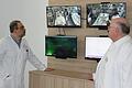 Modernste Technologie hilft Epilepsiepatienten. Dr. Hassan Soda (links) und Dr. Tobias Knieß (rechts) leiten die Abteilung.