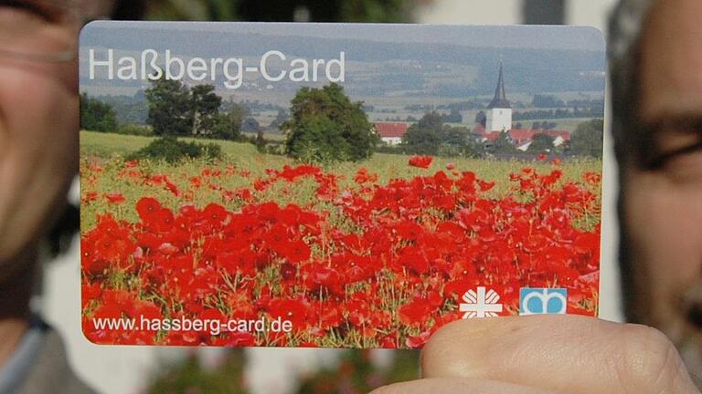 Die Haßberg-Card wurde 2010 eingeführt und ermöglicht Bürgern mit geringem Einkommen die Teilhabe am kulturellen und gesellschaftlichen Leben. Zehn Jahre nach der Einführung nutzen diesen Sozialpass über 500 Kinder, Jugendliche und Erwachsene im Landkreis Haßberge. Die Haßberg-Card wurde 2010 eingeführt und ermöglicht Bürgern mit geringem Einkommen die Teilhabe am kulturellen und gesellschaftlichen Leben. Zehn Jahre nach der Einführung nutzen diesen Sozialpass über 500 Kinder, Jugendliche und Erwachsene im Landkreis Haßberge.