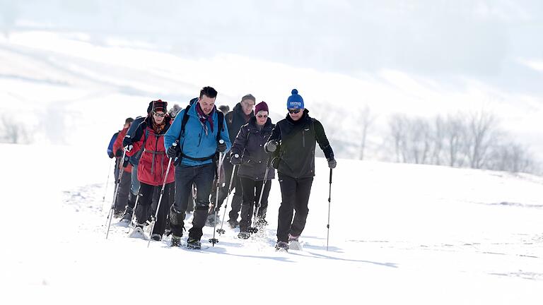 Schneeschuhtour mit dem Rhön-Yeti Andre Schmitt (rechts).