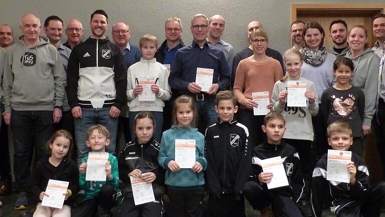 Zahlreiche Sportler haben beim TuS Großrinderfeld das Sportabzeichens erfolgreich abgelegt. Zahlreiche Sportler haben beim TuS Großrinderfeld das Sportabzeichens erfolgreich abgelegt.