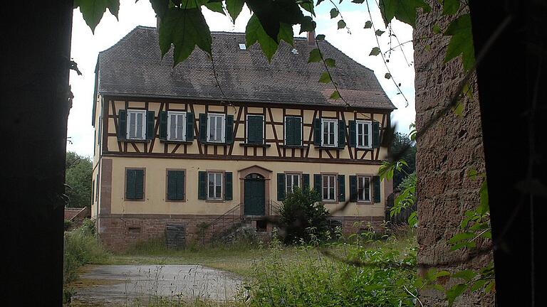 Das Hofgut Erlenfurt, ein Vierseithof: Die Bausubstanz des Haupthauses ist schlechter, als angenommen. Das treibt die Sanierungskosten in die Höhe.