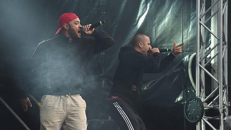 Chemnitz - Konzert       -  Mit ihrem Auftritt auf einer Demonstration gegen Fremdenhass in Chemnitz goss die Hip-Hop-Formation &bdquo;K.I.Z.&rdquo; Öl ins Feuer.