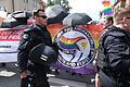 CSD Bautzen       -  Bereits am Mittag hatte die Bundespolizei ein Aufeinandertreffen beider Gruppen am Dresdner Hauptbahnhof mit einem massiven Einsatz verhindert.