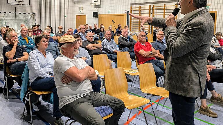 Nüdlingen: Bürgermeister Harald Hofmann (CSU) bei seinem Rechenschaftsbericht       -  Nüdlingen: Bürgermeister Harald Hofmann (CSU) bei seinem Rechenschaftsbericht