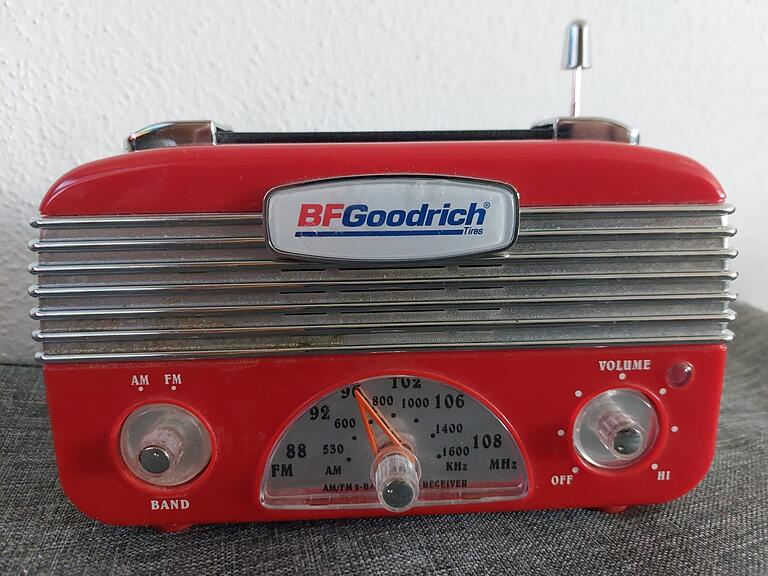 Werbe Dietz GmbH - nicht nur Reifen, sondern auch ' Vintage Radio'. Werbe Dietz GmbH - nicht nur Reifen, sondern auch ' Vintage Radio'.