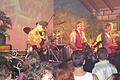 Als Tanzpalast hatte das Schneckeneck einen guten Ruf in der gesamten Region Main-Rhön. Hier auf dem Foto ein Auftritt der legendären Band Kleeblatt. Bis Ende der 1990er Jahre prangte über dem Eingang der Schriftzug 'Tanz im Schneckeneck'. Foto: Daniel Wiener       -  Als Tanzpalast hatte das Schneckeneck einen guten Ruf in der gesamten Region Main-Rhön. Hier auf dem Foto ein Auftritt der legendären Band Kleeblatt. Bis Ende der 1990er Jahre prangte über dem Eingang der Schriftzug 'Tanz im Schneckeneck'. Foto: Daniel Wiener