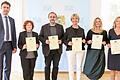 Urkunden für Inklusionsschulen       -  Diese Vertreter beruflicher Schulen aus Unterfranken nahmen von Staatssekretär Georg Eisenreich (von links) ihre Urkunden entgegen: Gerlinde Porzelt (Berufsschule Kitzingen-Ochsenfurt), Dr. Harald Ebert (Don-Bosco-Schule Würzburg), Dagmar Beck-Ruf (Berufsschule Main-Spessart Karlstadt), Ulrike Albrecht (Adolph-Kolping-Schule Schweinfurt) und Heidrun Görtler (Schulleiterin der Heinrich-Thein-Berufsschule Haßfurt).