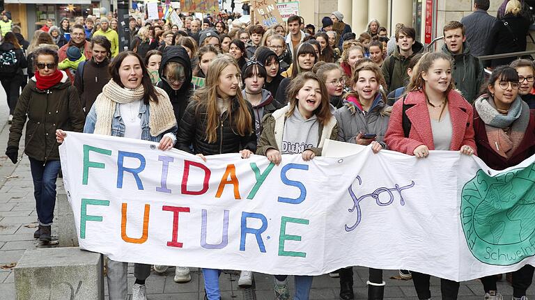 Regelmäßig gingen in diesem Jahr Aktivitsten von Fridays for Future Schweinfurt auf die Straße und forderten mehr und besseren Klimaschutz, auch in Schweinfurt.