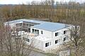 Gebäudehülle ist geschlossen: Blick auf das neue Wohngebäude im Salem-Dorf in Höchheim. Im Laufe des Sommers soll es bezogen werden.