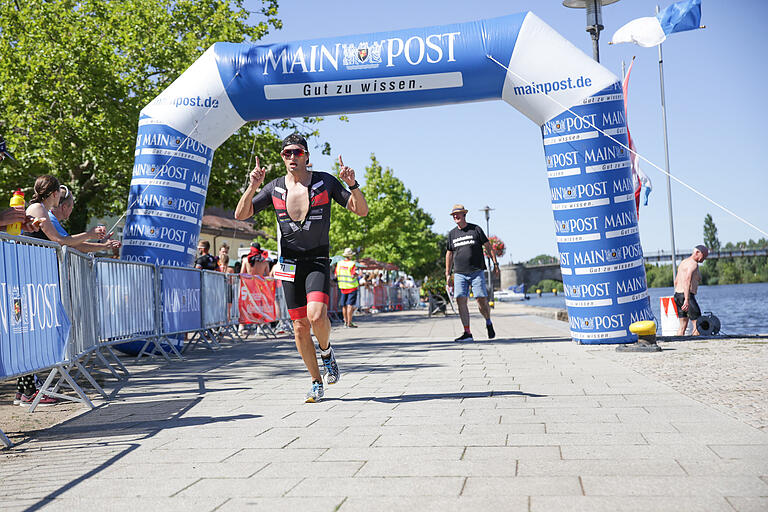 Im vergangenen Sommer fand der Mainfrankentriathlon bei strahlendem Sonnenschein an der Mainlände in Kitzingen statt. Im vergangenen Sommer fand der Mainfrankentriathlon bei strahlendem Sonnenschein an der Mainlände in Kitzingen statt.