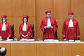 Bundesverfassungsgericht verkündet Urteil zum Sterbehilfe-Verbot       -  Der Zweite Senat des Bundesverfassungsgerichts in Karlsruhe mit dem Vorsitzenden Andreas Voßkuhle (Mitte), verkündet das Urteil zur Sterbehilfe. Laut diesem ist das Verbot der geschäftsmäßigen Förderung der Selbsttötung verfassungswidrig.