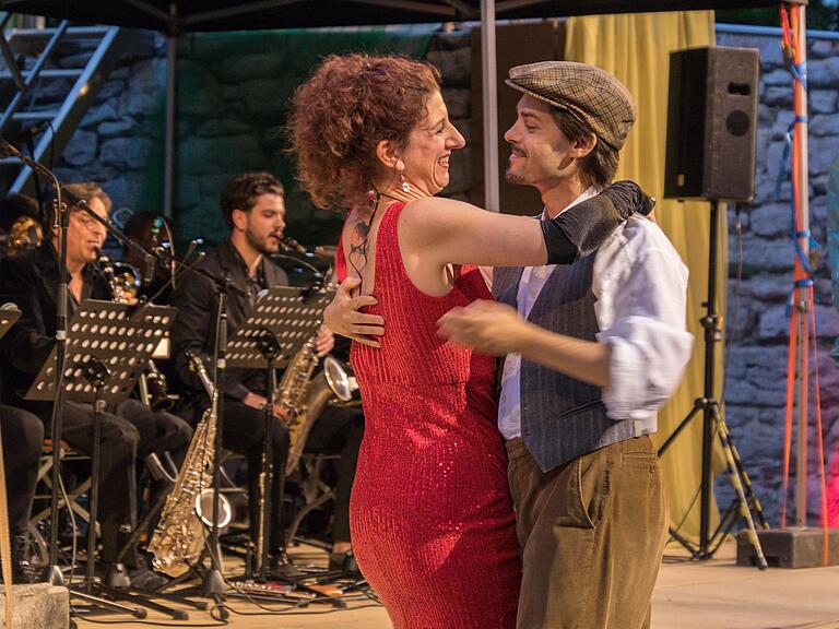 Isabell Lang und Frank Habatsch bei ihrer Tanzeinlage.