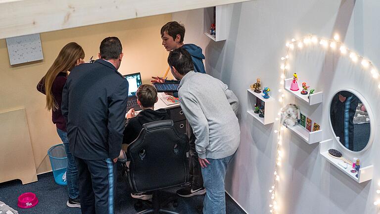 Eröffnung des Escape-Rooms 'Cyberforce Academy'       -  Im neuen Escape-Room sollen Jugendliche das Thema Cybersicherheit selbstständig, erkenntnisreich und mit Spaß erkunden können.