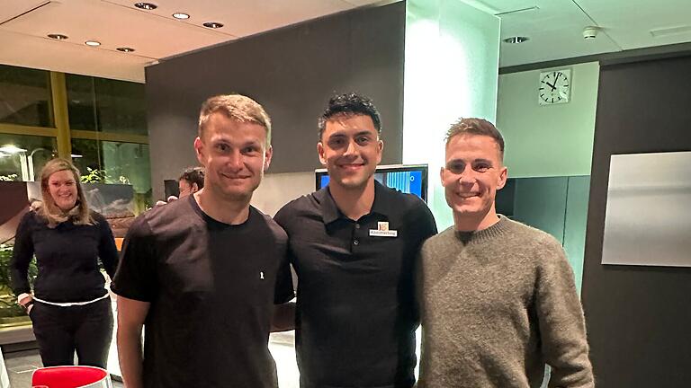 Maurice Pache im ZDF-Sportstudio       -  Gruppenbild mit Nationalspieler: Unser Bild zeigt die Fuchsstädter Dominik Halbig (links) und Maurice Pache (rechts) gemeinsam mit Nadiem Amiri vom FSV Mainz 05.