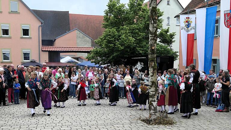 Die Trachtentanzgruppe Ebenhausen hatte ihren Auftritt.       -  Die Trachtentanzgruppe Ebenhausen hatte ihren Auftritt.