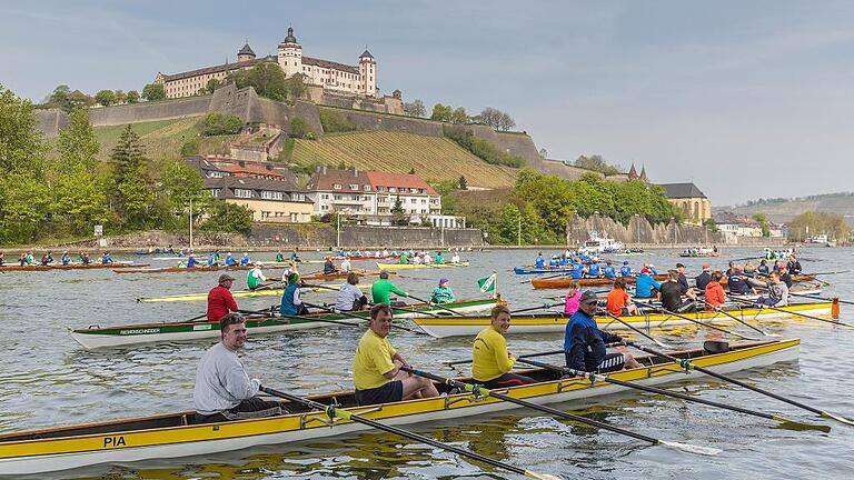 Im letzten Jahr eröffneten die Rudervereine am 1. Mai an der Löwenbrücke die Ruder-Saison noch gemeinsam.