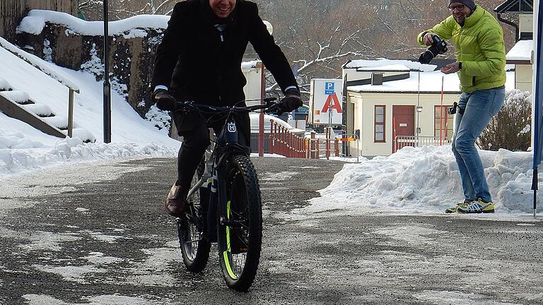 Husqvarna-Präsident Kai Wärn bei der Testfahrt.