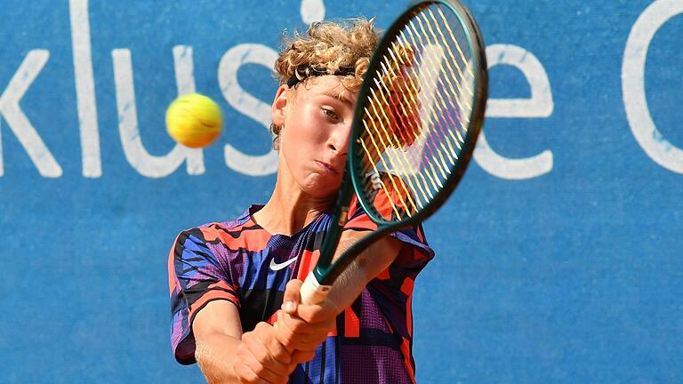 Benno Erb vom TC Weiß-Blau Würzburg gewann die erste Runde bei den Würzburger Herren-Tennismeisterschaften und heimste viele Ranglistenpunkte ein, die ihm nun einen großen Sprung nach vorne in der deutschen Rangliste verheißen.