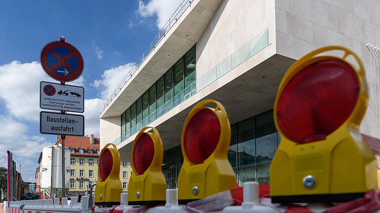 Sanierung und Neubau des Mainfranken Theaters in Würzburg werden immer kostspieliger. Nun soll eine Taskforce die Kosten im Blick behalten.