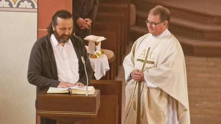 Kirchenpfleger Sascha Walter und Pfarrer Manfred Hock.