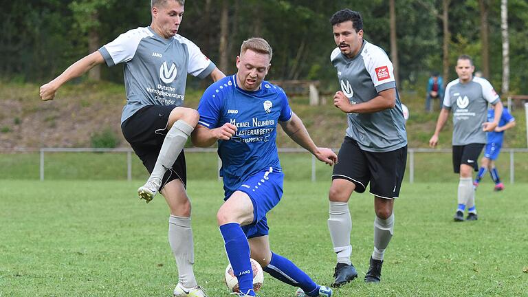 Luca Derlet (Mitte, Archivfoto), erzielte den 2:1-Siegtreffer für den TSV Trappstadt im Heimspiel gegen die SG Oerlenbach/Ebenhausen.