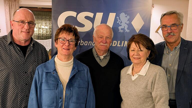 CSU-Ortsvorsitzender André Iff mit den Jubilaren (von links) Liane Hofmann (20 Jahre CSU-Mitgliedschaft), Ernst Hein (55 Jahre), Marie-Luise Biedermann (30 Jahre) und Altbürgermeister Günter Kiesel (30 Jahre) - CSU-Ortsvorsitzender André Iff mit den Jubilaren (von links) Liane Hofmann (20 Jahre CSU-Mitgliedschaft), Ernst Hein (55 Jahre), Marie-Luise Biedermann (30 Jahre) und Altbürgermeister Günter Kiesel (30 Jahre) CSU-Ortsvorsitzender André Iff mit den Jubilaren (von links) Liane Hofmann (20 Jahre CSU-Mitgliedschaft), Ernst Hein (55 Jahre), Marie-Luise Biedermann (30 Jahre) und Altbürgermeister Günter Kiesel (30 Jahre) - CSU-Ortsvorsitzender André Iff mit den Jubilaren (von links) Liane Hofmann (20 Jahre CSU-Mitgliedschaft), Ernst Hein (55 Jahre), Marie-Luise Biedermann (30 Jahre) und Altbürgermeister Günter Kiesel (30 Jahre)