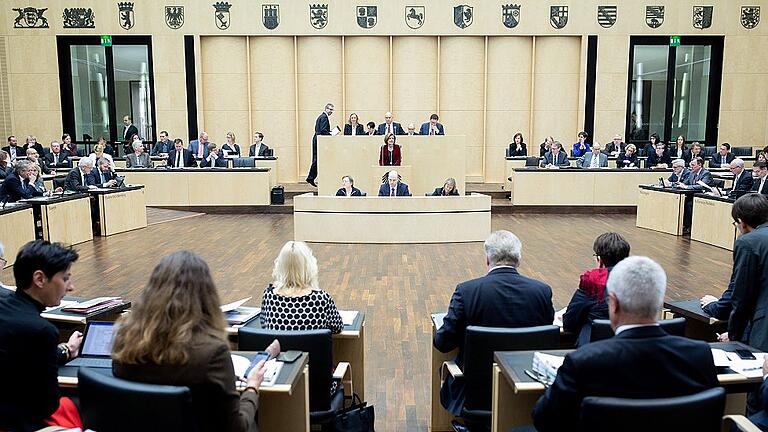 Bundesrat       -  Die Länderkammer tagt: Malu Dreyer (SPD), Ministerpräsidentin von Rheinland-Pfalz, spricht während der Sitzung des Bundesrats.