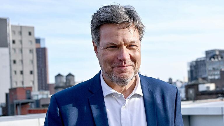 Die Berufsbezeichnung 'Kinderbuchautor' als Schimpfwort soll Grünen-Politiker Robert Habeck maximale Nichteignung fürs Amt des Wirtschaftsministers bescheinigen. Die Berufsbezeichnung 'Kinderbuchautor' als Schimpfwort soll Grünen-Politiker Robert Habeck maximale Nichteignung fürs Amt des Wirtschaftsministers bescheinigen.