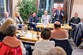 Einer der Redner beim 'Politischen Aschermittwoch' der SPD war der Landtagsabgeordnete Volkmar Halbleib (stehend), links daneben Ludwig Paul, Hauptgeschäftsführer der Handwerkskammer,&nbsp; Lukas Kagerbauer, der stellvertretende Hauptgeschäftsführer der IHK Würzburg-Schweinfurt, und OB-Kandidatin Eva von Vietinghoff Scheel.&nbsp;