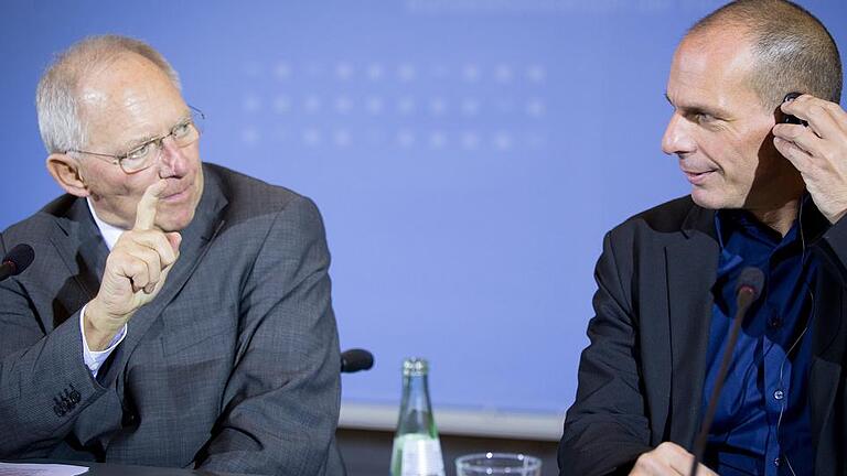 Schäuble - Varoufakis - Gegensätze: Bundesfinanzminister Wolfgang Schäuble und der griechische Finanzminister Gianis Varoufakis Schäuble - Varoufakis - Gegensätze: Bundesfinanzminister Wolfgang Schäuble und der griechische Finanzminister Gianis Varoufakis