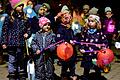 Mit strahlenden Augen und leuchtenden Laternen zogen in Greußenheim die Kinder durch die Straßen und sangen Martinslieder.