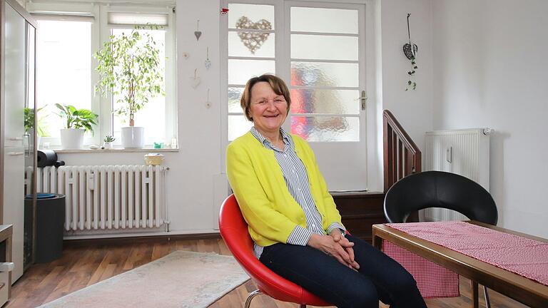 Barbara Kolb lebt in der Kitzinger Altstadt im Haus ihres Vaters.