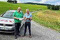 Neuhüttens Bürgermeister Bernd Steigerwald und Markus Krämer, Abteilungsleiter Hoch- und Tiefbau im Landratsamt, auf einem der Wege, die zur ortsnahen Umfahrung für Anlieger hergerichtet werden.