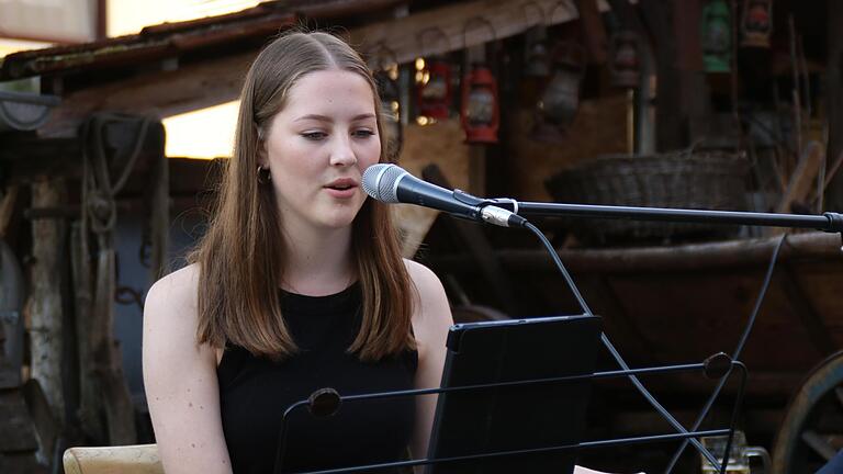 Marie Müller überzeugte mit ihrer Stimme - Marie Müller überzeugte mit ihrer Stimme Marie Müller überzeugte mit ihrer Stimme - Marie Müller überzeugte mit ihrer Stimme