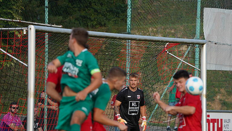 So steht der FC Fuchsstadt zur Winterpause da - Ist der erhofft starke Rückhalt im Tor des FC Fuchsstadt: der kurzfristig verpflichtete Lukas Wenzel. So steht der FC Fuchsstadt zur Winterpause da - Ist der erhofft starke Rückhalt im Tor des FC Fuchsstadt: der kurzfristig verpflichtete Lukas Wenzel.