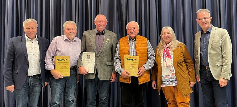 Die Geehrten (v.l.): Armin Steinmetz, Manfred Binmöller (60 Jahre Mitglied), Gerd Hessenauer (40 Jahre aktives Singen), Karlheinz Eckert (60 Jahre Mitglied), Christine Hackenberg (10 Jahre aktives Singen), René Martin, es fehlen: Helga Kempf, Paul Herbert und Erwin Fersch. Die Geehrten (v.l.): Armin Steinmetz, Manfred Binmöller (60 Jahre Mitglied), Gerd Hessenauer (40 Jahre aktives Singen), Karlheinz Eckert (60 Jahre Mitglied), Christine Hackenberg (10 Jahre aktives Singen), René Martin, es fehlen: Helga Kempf, Paul Herbert und Erwin Fersch.