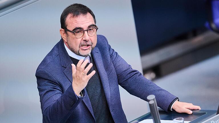 Alkoholkonsum ist für Jugendliche besonders gefährlich, warnt Bayerns Gesundheitsminister Klaus Holetschek (CSU). Alkoholkonsum ist für Jugendliche besonders gefährlich, warnt Bayerns Gesundheitsminister Klaus Holetschek (CSU).