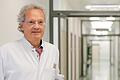 Prof. Ralf Bargou ist Inhaber des Lehrstuhls für Translationale Onkologie an der Universität Würzburg und Leiter des&nbsp;Comprehensive Cancer Center Mainfranken.